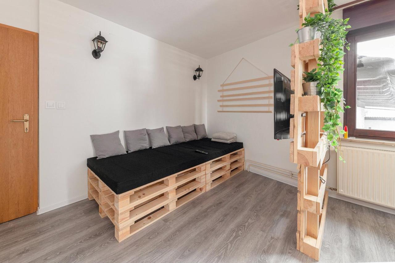 Apartma Vevce Apartment ลูบลิยานา ภายนอก รูปภาพ